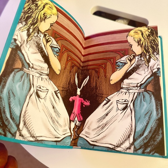 Alice’s Adventures in wonderland Through the Looking Glass - Picture 3 of 3